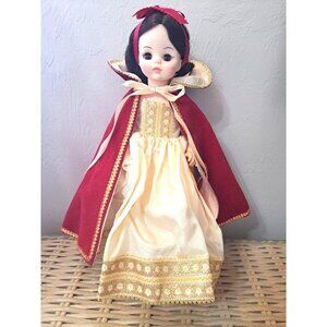 Vintage Madame Alexander Snow White  #1556 Red Cape Disney Brown Eyes Brown Hair